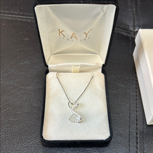 Kay Jewelers Jewelry - EUC Kay Jewelers Silver Heart Necklace - sterling silver